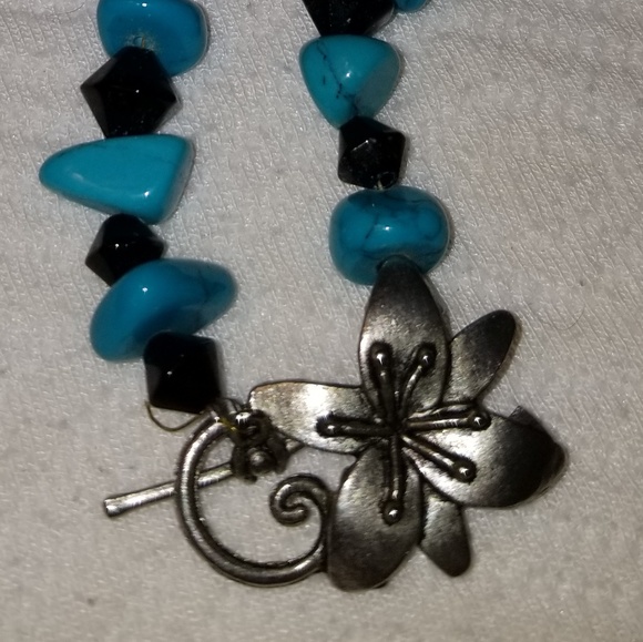 Turquoise and Onyx necklace with silver clasp - Picture 4 of 4